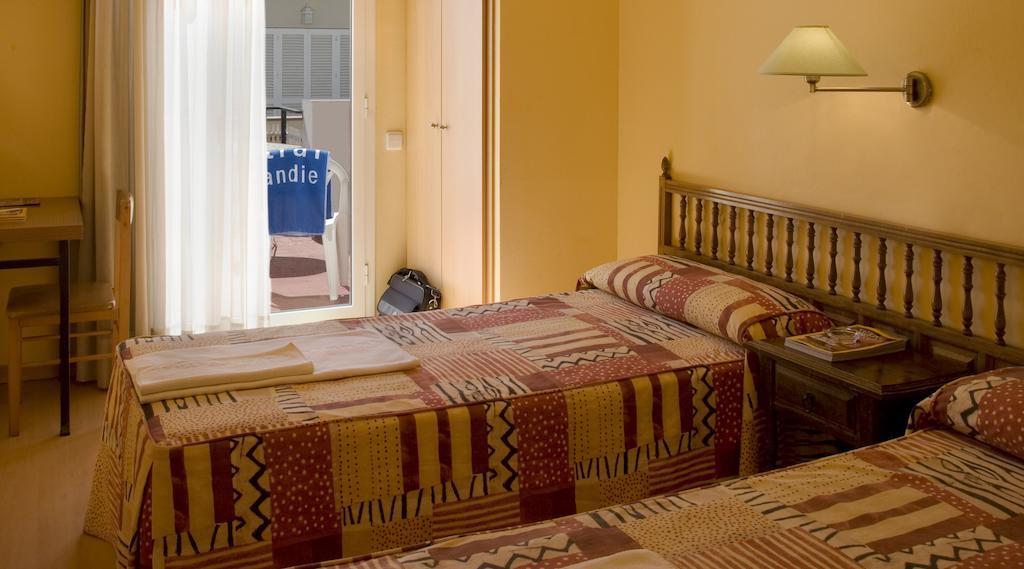 Hotel Central Normandie Sitges Quarto foto